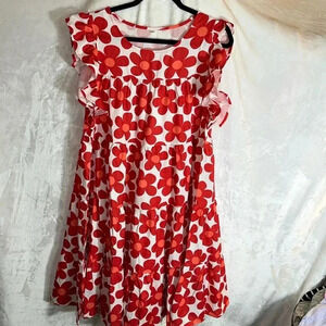 Beautiful Flowered Dress w/ Movement